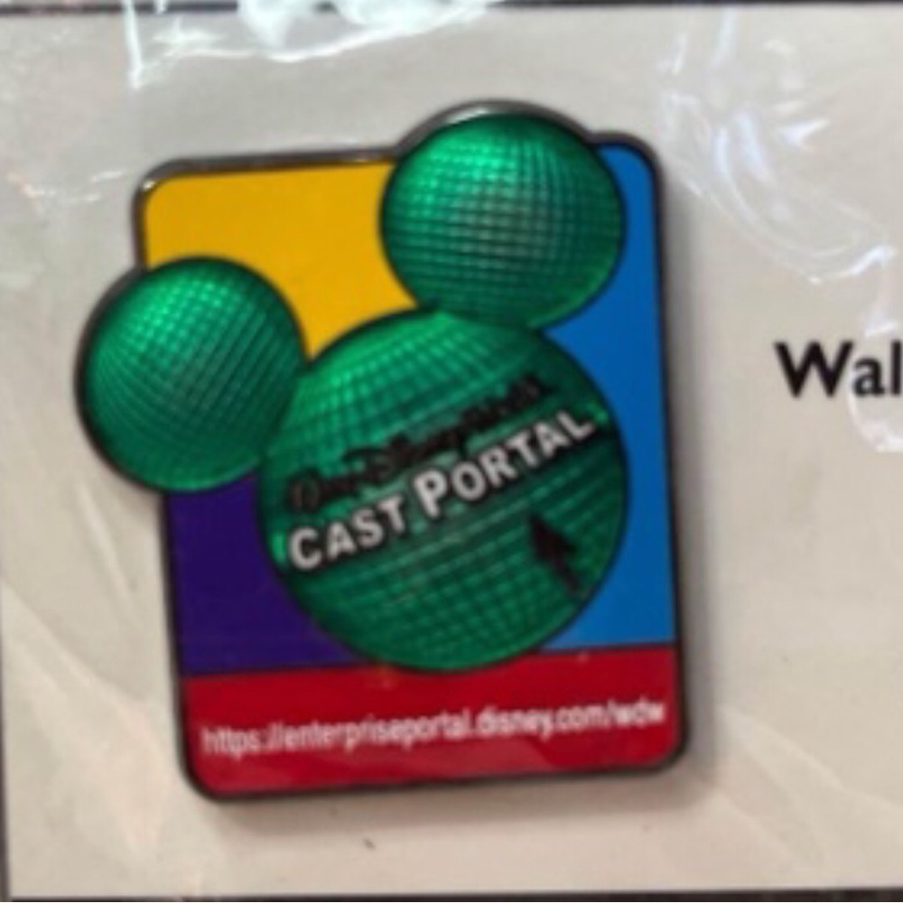 WALT DISNEY WORLD castmember only Cast Portal pin New in bag.